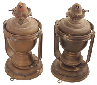 Edwin Miller & Company, Meriden, Connecticut: Pair Of Gimbeled Brass Nautical Lamp