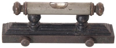 Davis L. & T. Company (Unmarked), No. 11: 4" Pedestal Level