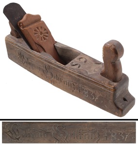 Unmarked: Early Carved Euro. Horn Smooth Plane