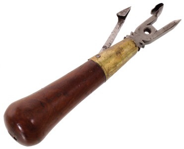 Unmarked: Early Walnut Hdl. Race Knife