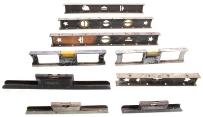 Assorted Makers: Lot Of Later Type Metallic Level