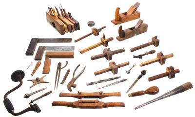 Assorted Makers: Molding Planesout Tools"y Lot