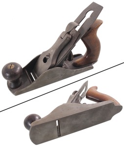 Union Manufacturing Company, New Britain, Connecticut, No. 2: 7 1/2" Smoothing Metallic Plane